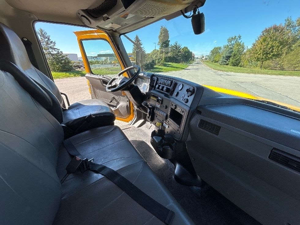 Medium Duty Box Truck-Light and Medium Duty Trucks-International-2021-MV607-Fredonia-NY-185,938\n\t\tmiles-$ 45,250 - Image 22