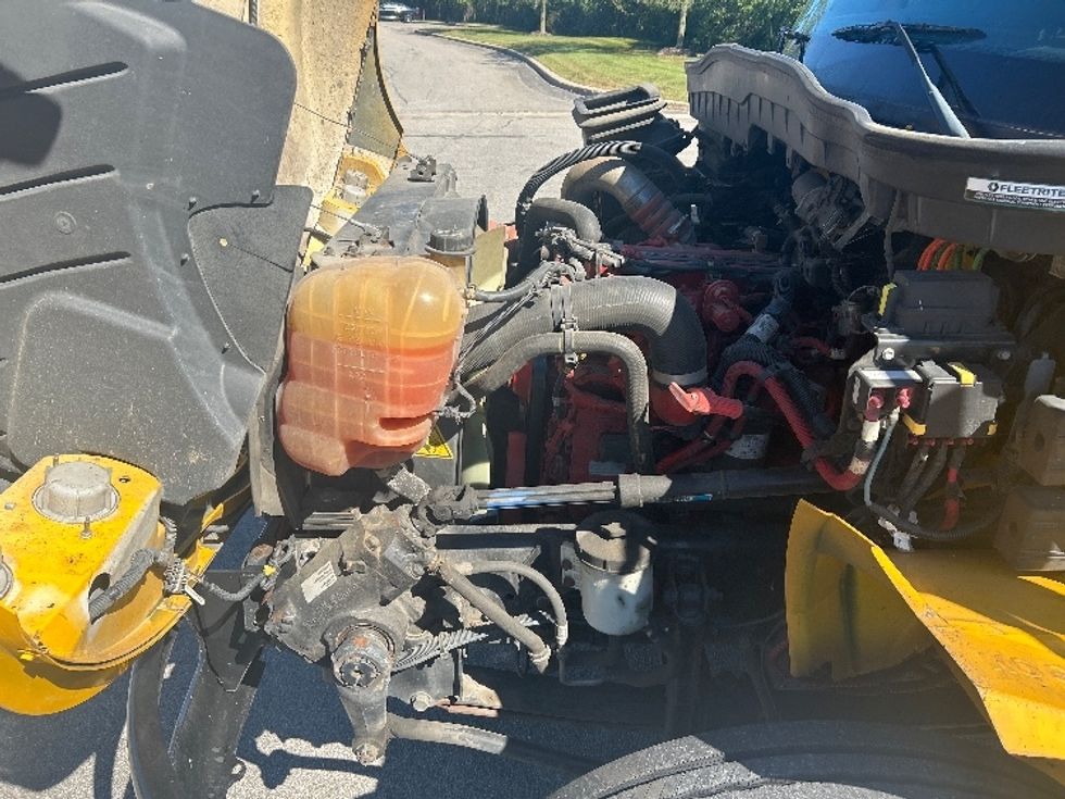 Medium Duty Box Truck-Light and Medium Duty Trucks-International-2021-MV607-Fredonia-NY-185,938\n\t\tmiles-$ 45,250 - Image 24