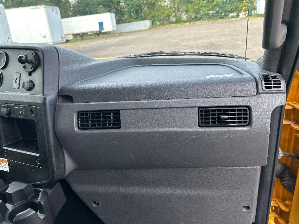 Medium Duty Box Truck-Light and Medium Duty Trucks-International-2021-MV607-Fredonia-NY-246,791\n\t\tmiles-$ 35,000 - Image 20