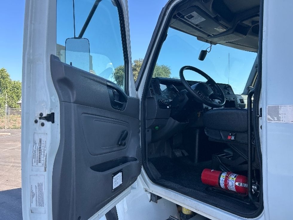 Medium Duty Box Truck-Light and Medium Duty Trucks-International-2021-MV607-Fresno-CA-191,297\n\t\tmiles-$ 54,000 - Image 16