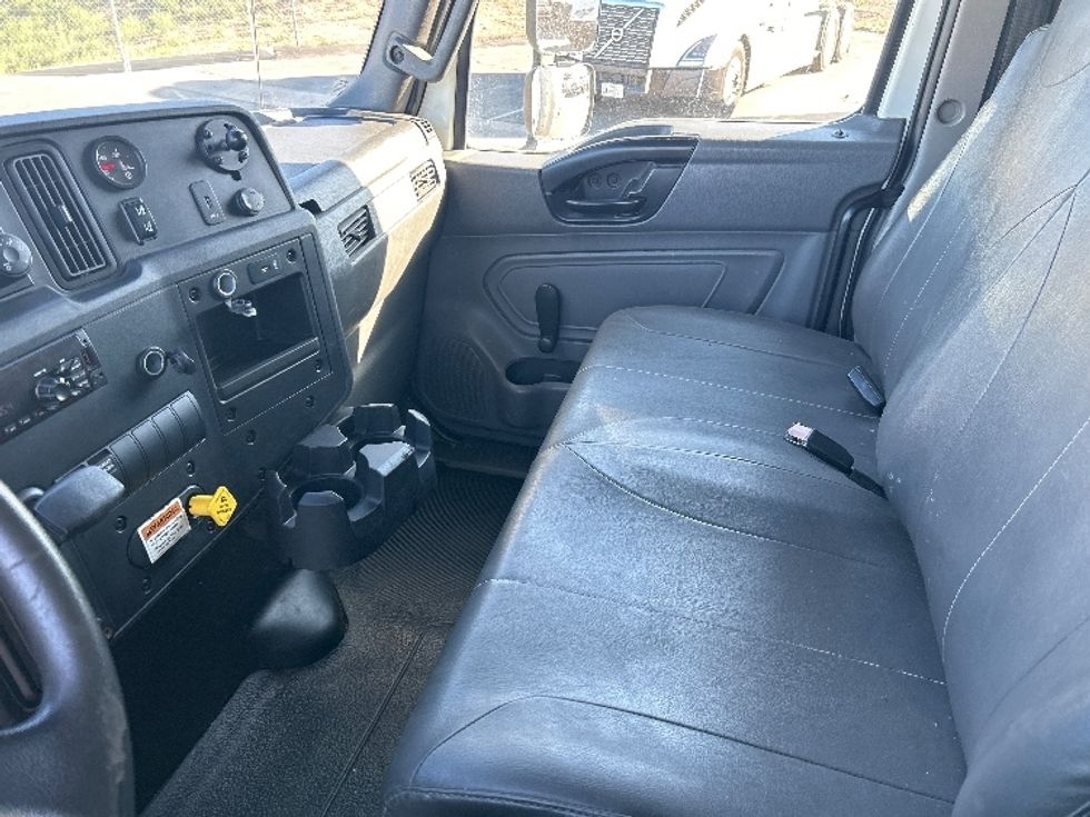 Medium Duty Box Truck-Light and Medium Duty Trucks-International-2021-MV607-Fresno-CA-191,297\n\t\tmiles-$ 54,000 - Image 19