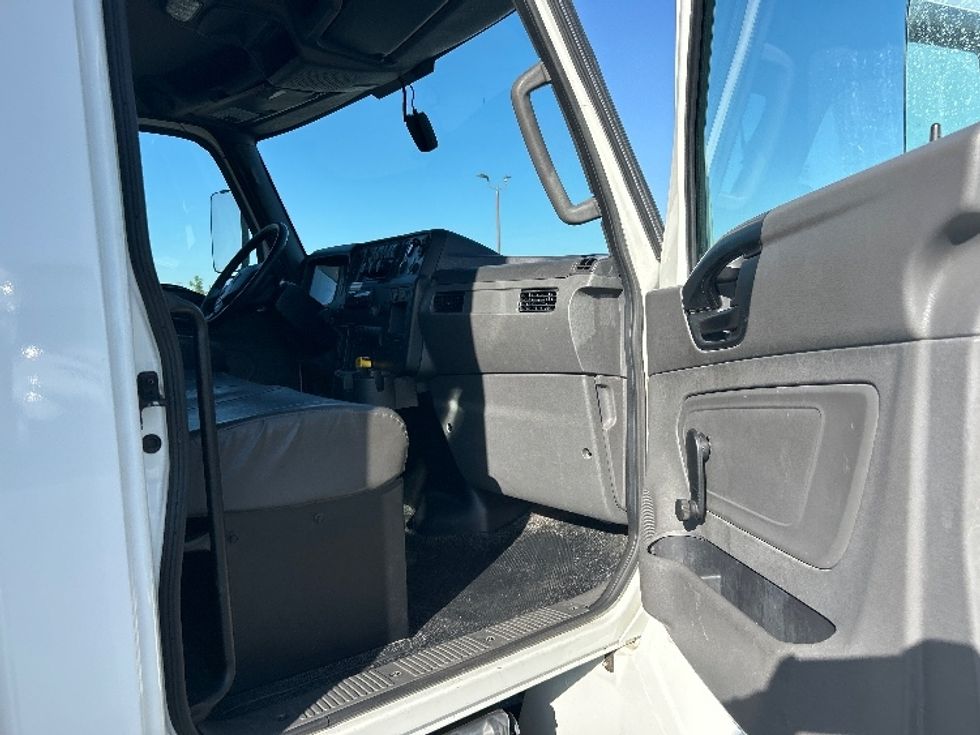 Medium Duty Box Truck-Light and Medium Duty Trucks-International-2021-MV607-Fresno-CA-191,297\n\t\tmiles-$ 54,000 - Image 20