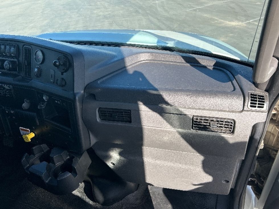 Medium Duty Box Truck-Light and Medium Duty Trucks-International-2021-MV607-Fresno-CA-191,297\n\t\tmiles-$ 54,000 - Image 21