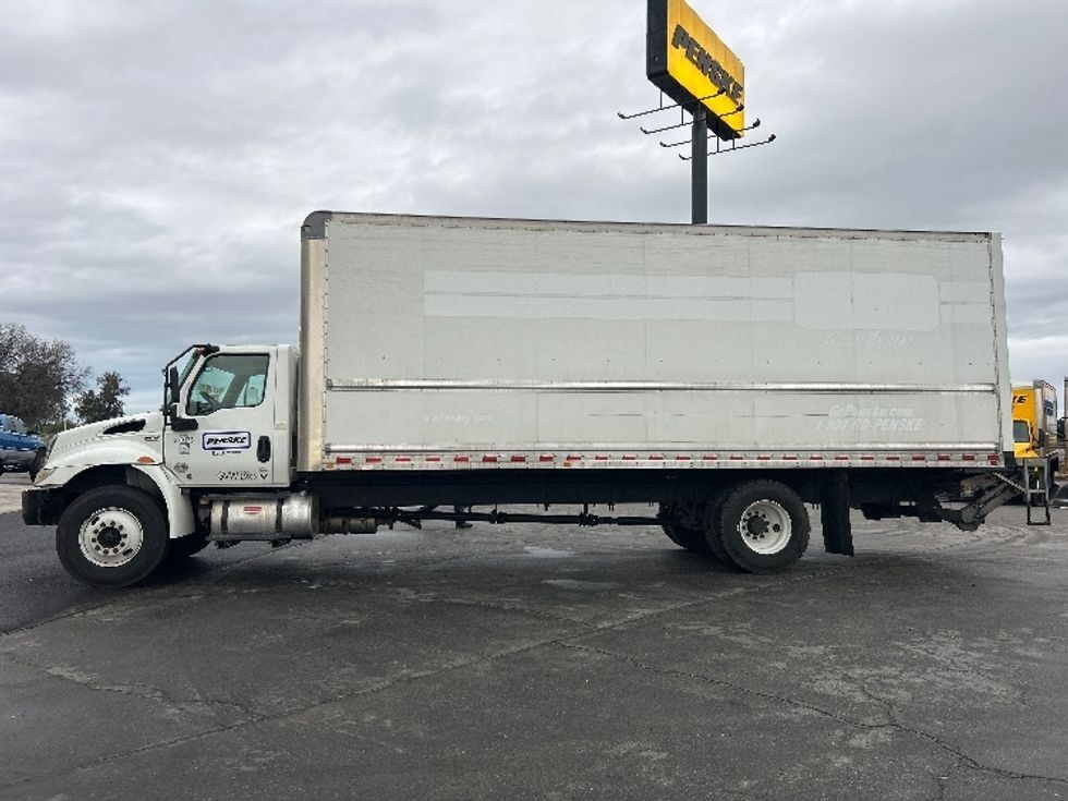 Medium Duty Box Truck-Light and Medium Duty Trucks-International-2021-MV607-Fresno-CA-219,305\n\t\tmiles-$ 48,250 - Image 4