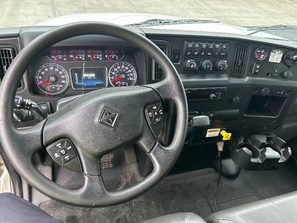 Medium Duty Box Truck-Light and Medium Duty Trucks-International-2021-MV607-Fresno-CA-221,332\n\t\tmiles-$ 48,000 - Image 18