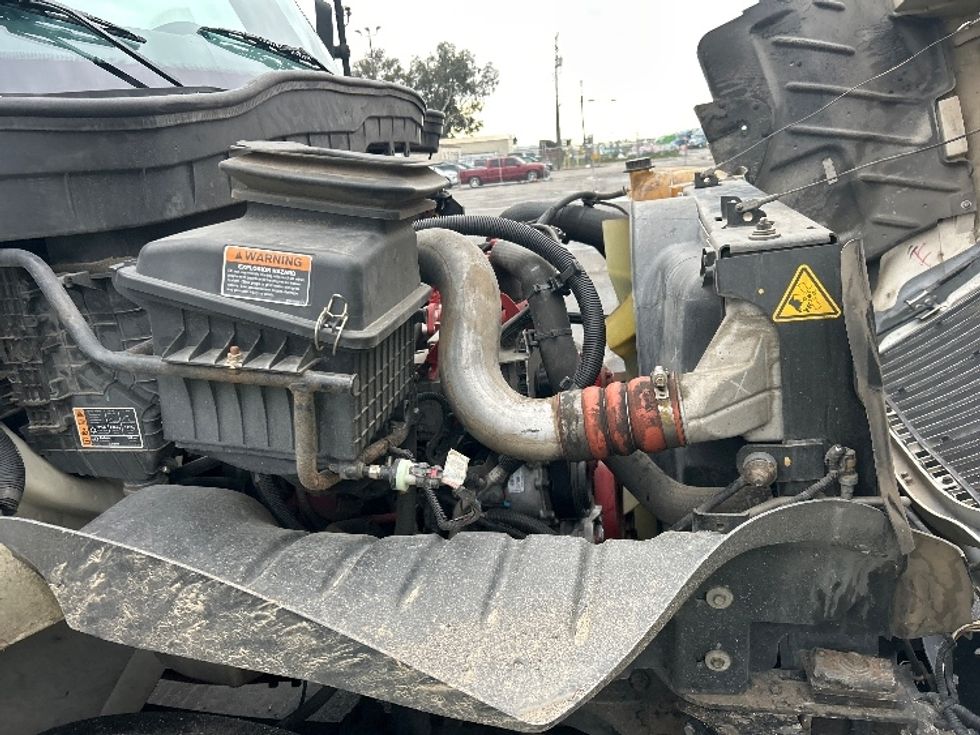 Medium Duty Box Truck-Light and Medium Duty Trucks-International-2021-MV607-Fresno-CA-221,332\n\t\tmiles-$ 48,000 - Image 23