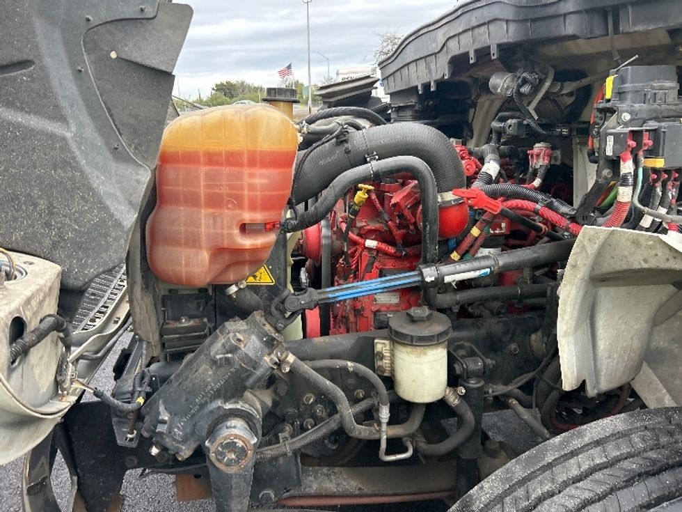 Medium Duty Box Truck-Light and Medium Duty Trucks-International-2021-MV607-Fresno-CA-221,332\n\t\tmiles-$ 48,000 - Image 24