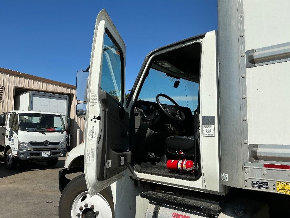 Medium Duty Box Truck-Light and Medium Duty Trucks-International-2021-MV607-Fresno-CA-236,037\n\t\tmiles-$ 44,500 - Image 16