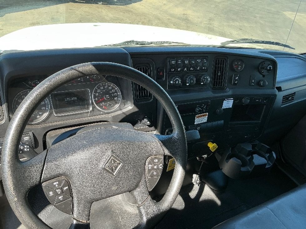 Medium Duty Box Truck-Light and Medium Duty Trucks-International-2021-MV607-Fresno-CA-236,037\n\t\tmiles-$ 44,500 - Image 18