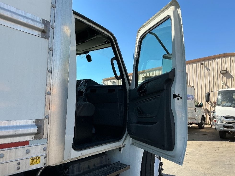Medium Duty Box Truck-Light and Medium Duty Trucks-International-2021-MV607-Fresno-CA-236,037\n\t\tmiles-$ 44,500 - Image 20