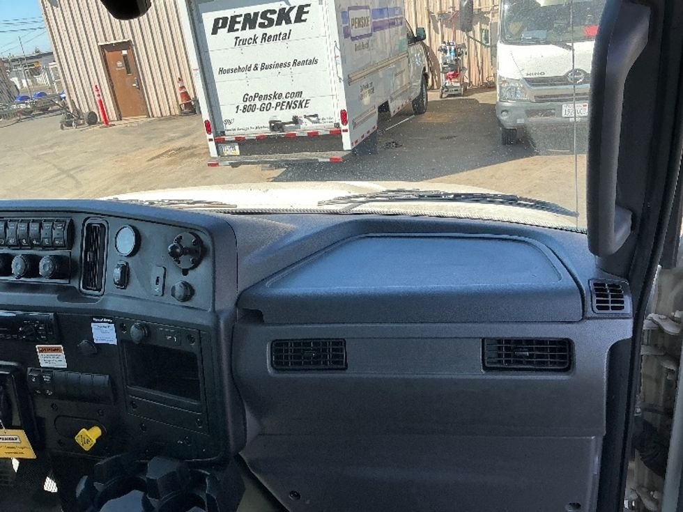 Medium Duty Box Truck-Light and Medium Duty Trucks-International-2021-MV607-Fresno-CA-236,037\n\t\tmiles-$ 44,500 - Image 21