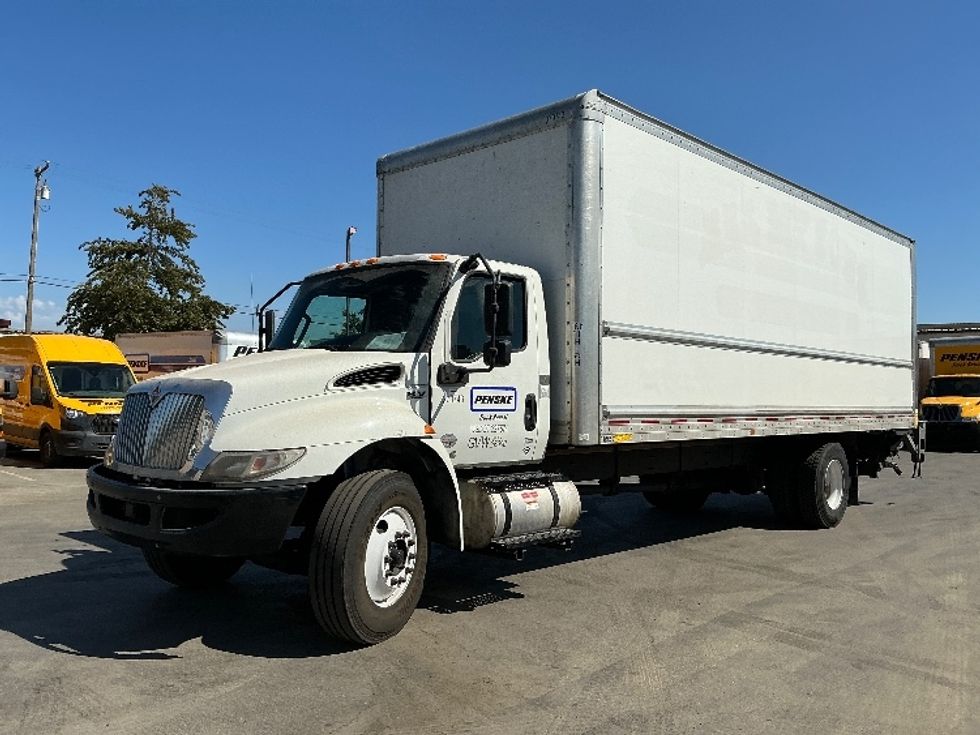 Medium Duty Box Truck-Light and Medium Duty Trucks-International-2021-MV607-Fresno-CA-236,037\n\t\tmiles-$ 44,500 - Image 3