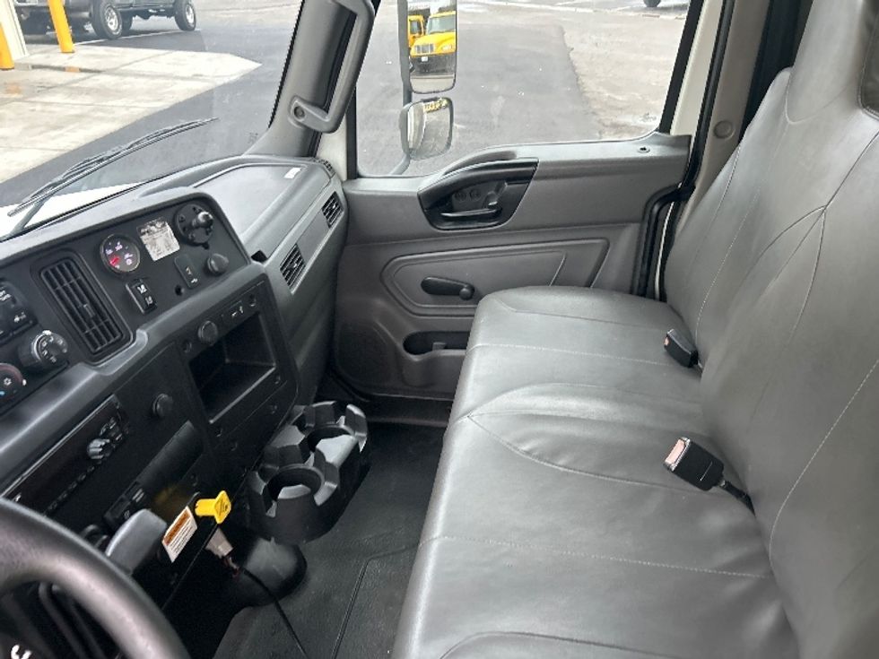 Medium Duty Box Truck-Light and Medium Duty Trucks-International-2021-MV607-Fresno-CA-237,549\n\t\tmiles-$ 51,000 - Image 17