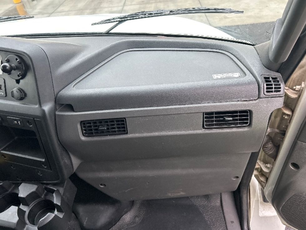 Medium Duty Box Truck-Light and Medium Duty Trucks-International-2021-MV607-Fresno-CA-237,549\n\t\tmiles-$ 51,000 - Image 19