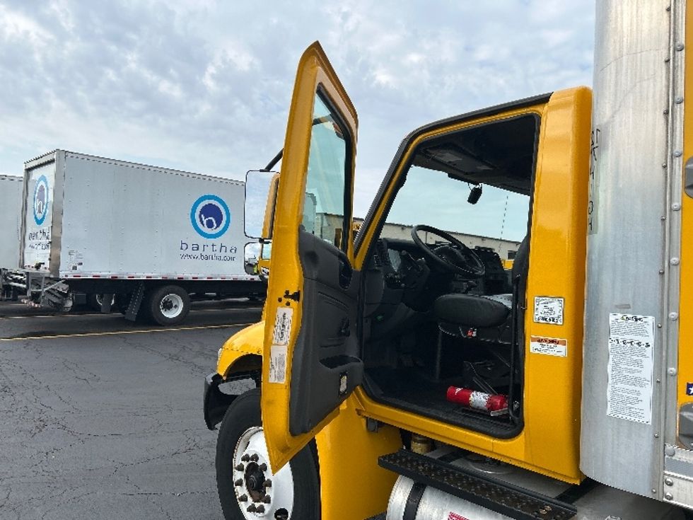 Medium Duty Box Truck-Light and Medium Duty Trucks-International-2021-MV607-Gahanna-OH-246,753\n\t\tmiles-$ 36,750 - Image 16