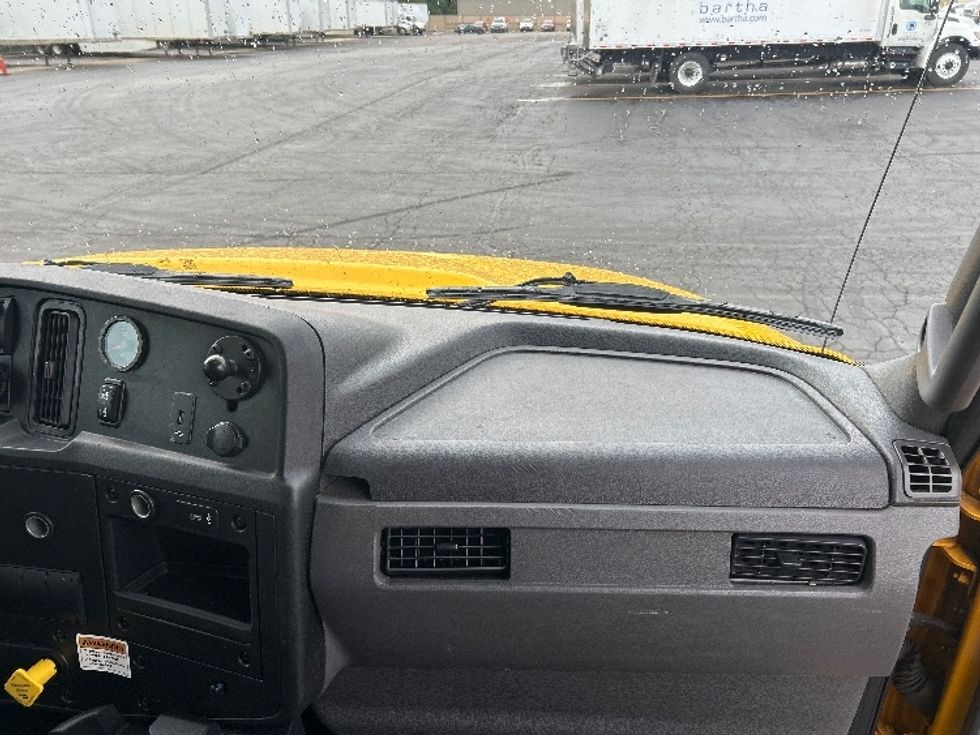 Medium Duty Box Truck-Light and Medium Duty Trucks-International-2021-MV607-Gahanna-OH-246,753\n\t\tmiles-$ 36,750 - Image 21