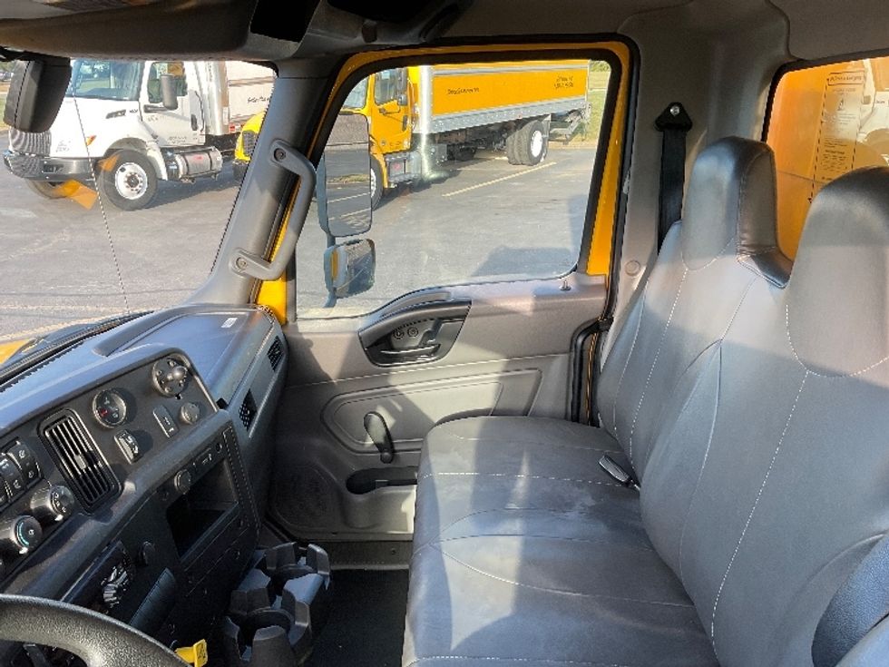 Medium Duty Box Truck-Light and Medium Duty Trucks-International-2021-MV607-Gahanna-OH-250,353\n\t\tmiles-$ 32,250 - Image 19