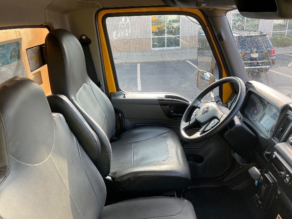 Medium Duty Box Truck-Light and Medium Duty Trucks-International-2021-MV607-Gahanna-OH-250,353\n\t\tmiles-$ 32,250 - Image 22
