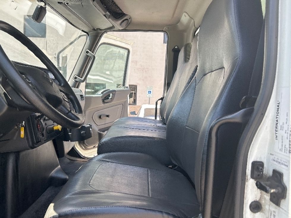 Medium Duty Box Truck-Light and Medium Duty Trucks-International-2021-MV607-Garland-TX-124,812\n\t\tmiles-$ 70,250 - Image 19