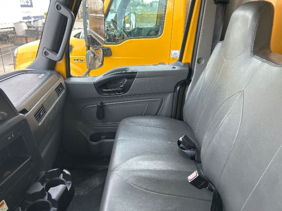 Medium Duty Box Truck-Light and Medium Duty Trucks-International-2021-MV607-Garland-TX-166,898\n\t\tmiles-$ 40,750 - Image 17