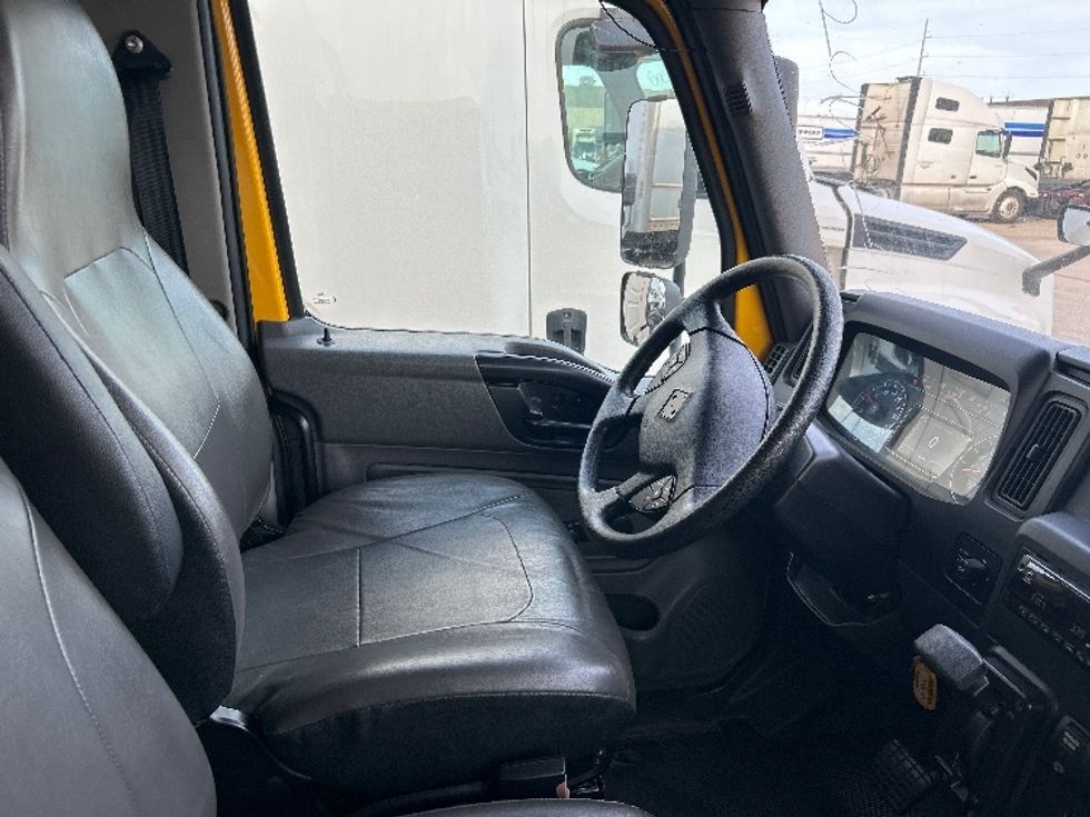 Medium Duty Box Truck-Light and Medium Duty Trucks-International-2021-MV607-Garland-TX-166,898\n\t\tmiles-$ 40,750 - Image 19