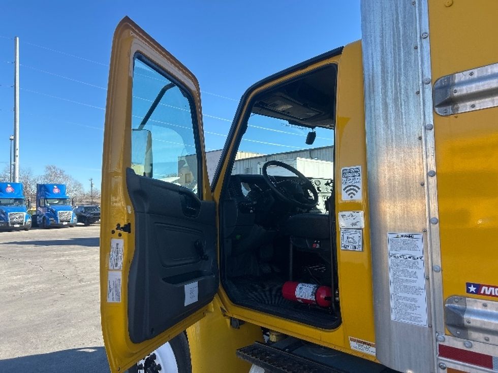 Medium Duty Box Truck-Light and Medium Duty Trucks-International-2021-MV607-Garland-TX-191,986\n\t\tmiles-$ 43,500 - Image 16