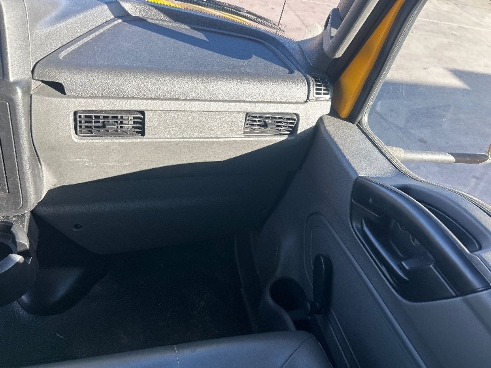 Medium Duty Box Truck-Light and Medium Duty Trucks-International-2021-MV607-Garland-TX-191,986\n\t\tmiles-$ 43,500 - Image 21