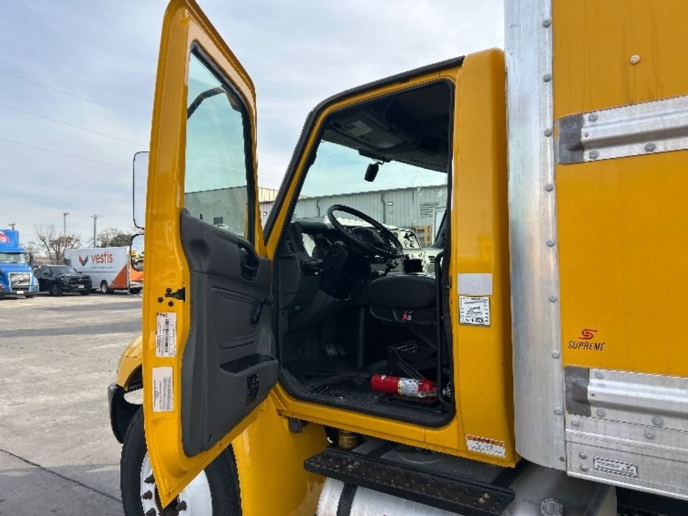 Medium Duty Box Truck-Light and Medium Duty Trucks-International-2021-MV607-Garland-TX-199,195\n\t\tmiles-$ 42,500 - Image 16