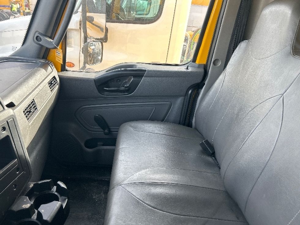 Medium Duty Box Truck-Light and Medium Duty Trucks-International-2021-MV607-Garland-TX-199,195\n\t\tmiles-$ 42,500 - Image 19