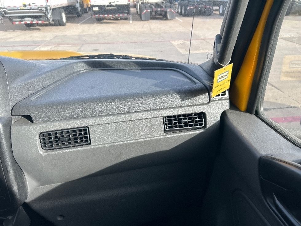 Medium Duty Box Truck-Light and Medium Duty Trucks-International-2021-MV607-Garland-TX-199,195\n\t\tmiles-$ 42,500 - Image 21