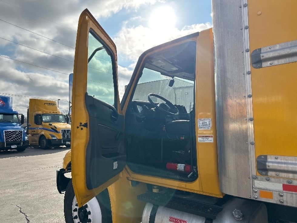 Medium Duty Box Truck-Light and Medium Duty Trucks-International-2021-MV607-Garland-TX-200,069\n\t\tmiles-$ 42,250 - Image 16