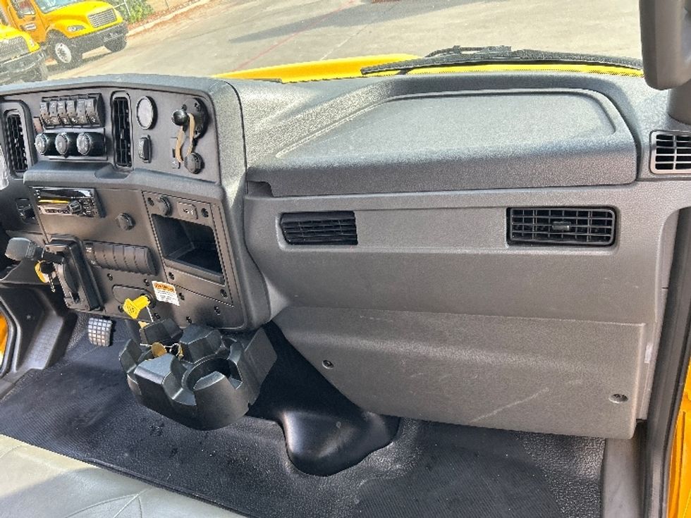 Medium Duty Box Truck-Light and Medium Duty Trucks-International-2021-MV607-Garland-TX-200,069\n\t\tmiles-$ 42,250 - Image 21