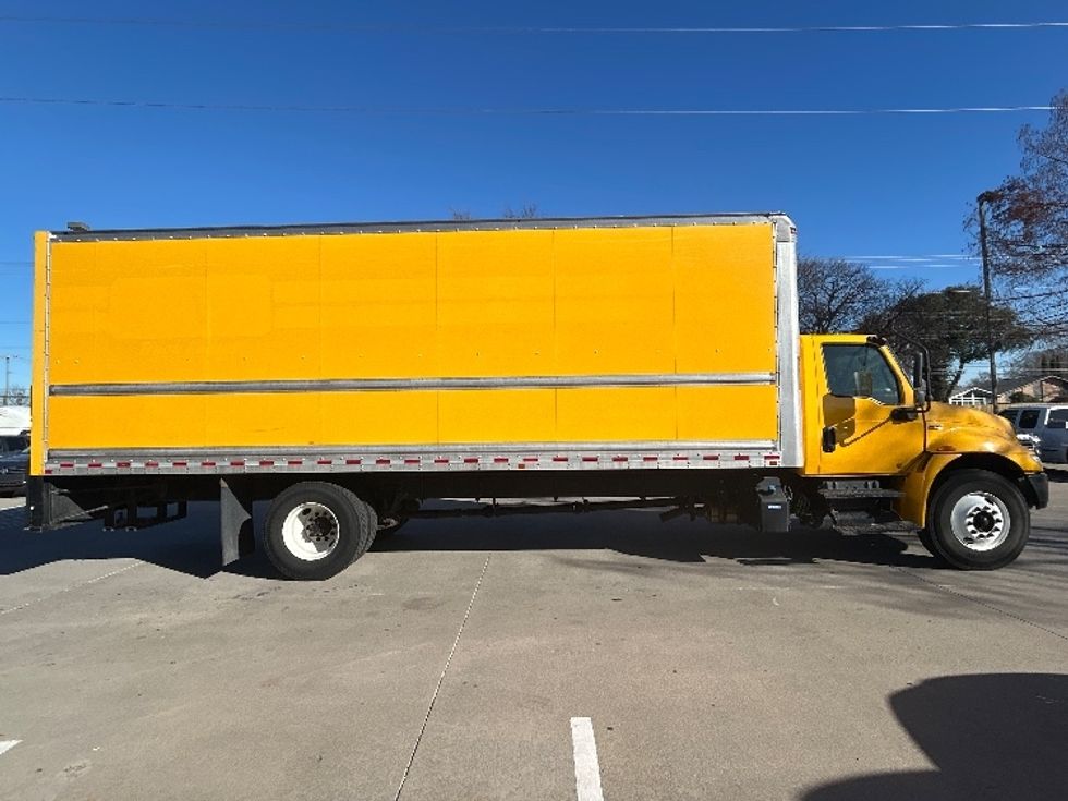 Medium Duty Box Truck-Light and Medium Duty Trucks-International-2021-MV607-Garland-TX-200,080\n\t\tmiles-$ 42,250 - Image 15