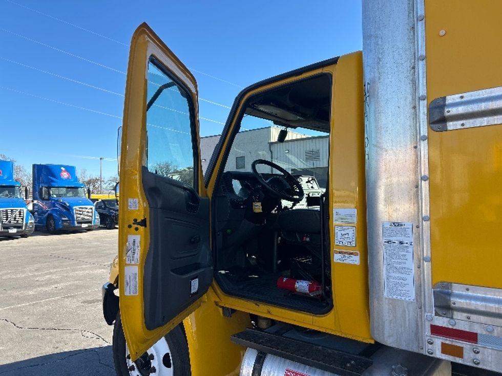 Medium Duty Box Truck-Light and Medium Duty Trucks-International-2021-MV607-Garland-TX-200,080\n\t\tmiles-$ 42,250 - Image 16