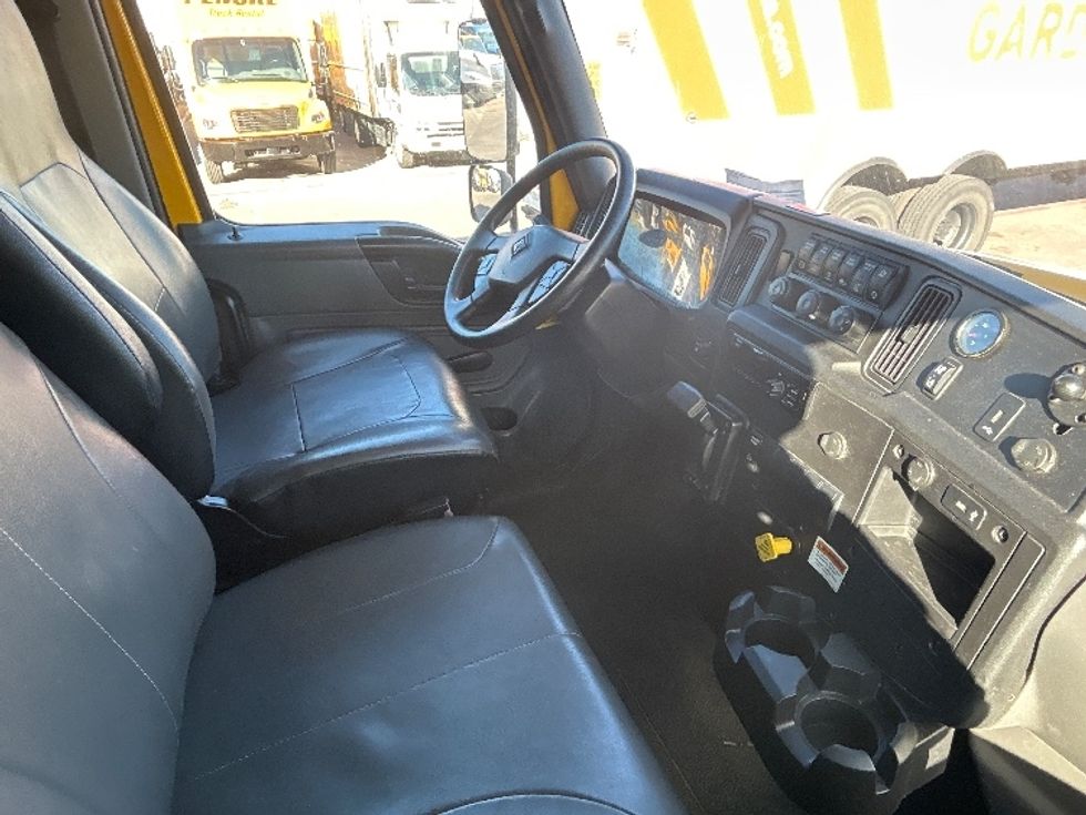 Medium Duty Box Truck-Light and Medium Duty Trucks-International-2021-MV607-Garland-TX-200,080\n\t\tmiles-$ 42,250 - Image 22