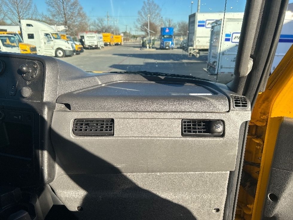 Medium Duty Box Truck-Light and Medium Duty Trucks-International-2021-MV607-Garland-TX-211,889\n\t\tmiles-$ 37,000 - Image 21