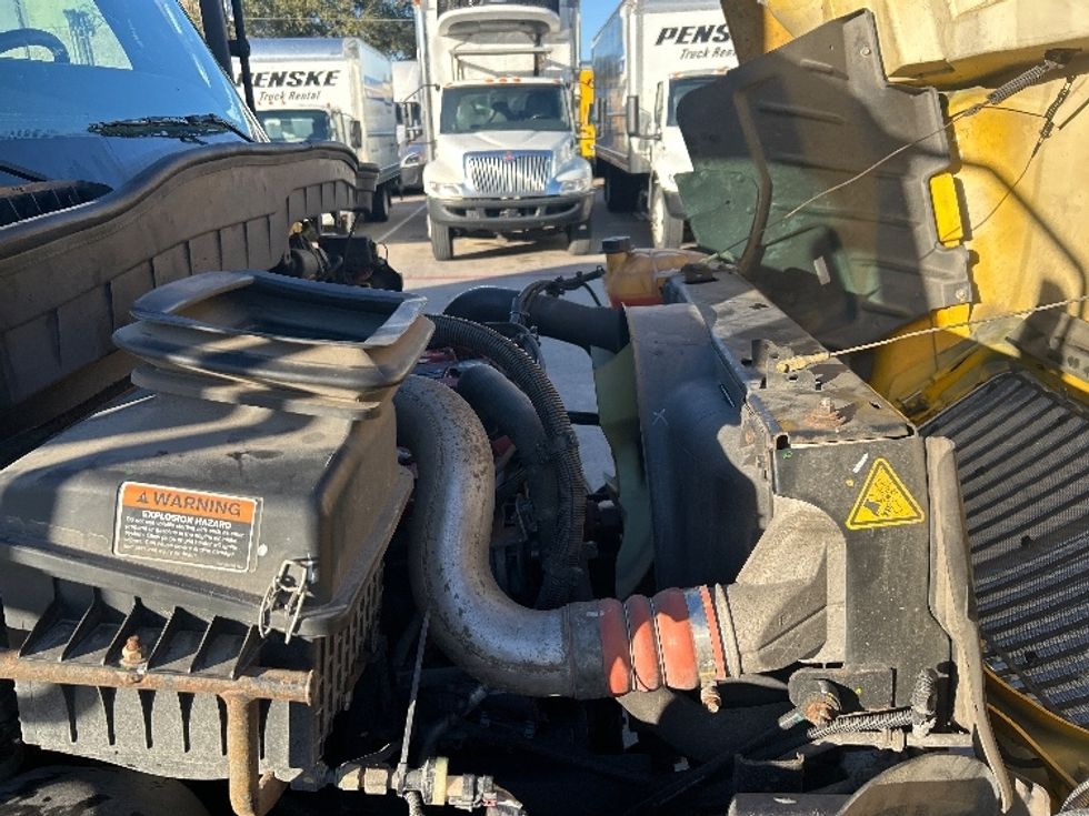 Medium Duty Box Truck-Light and Medium Duty Trucks-International-2021-MV607-Garland-TX-211,889\n\t\tmiles-$ 37,000 - Image 23