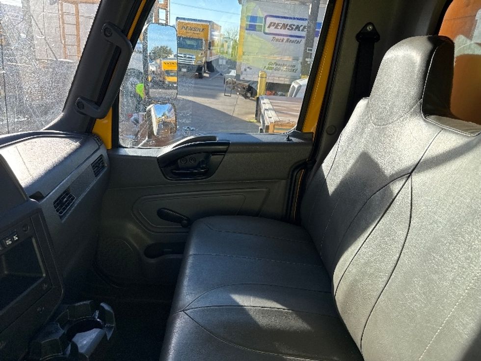 Medium Duty Box Truck-Light and Medium Duty Trucks-International-2021-MV607-Garland-TX-216,622\n\t\tmiles-$ 39,750 - Image 19