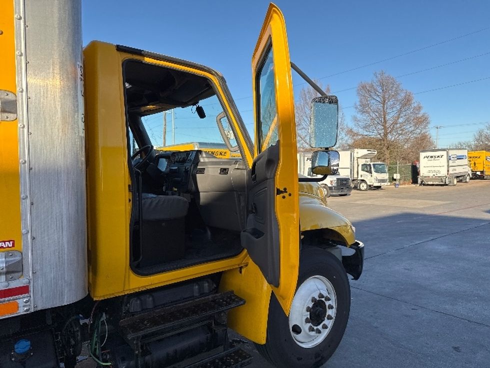 Medium Duty Box Truck-Light and Medium Duty Trucks-International-2021-MV607-Garland-TX-216,622\n\t\tmiles-$ 39,750 - Image 20