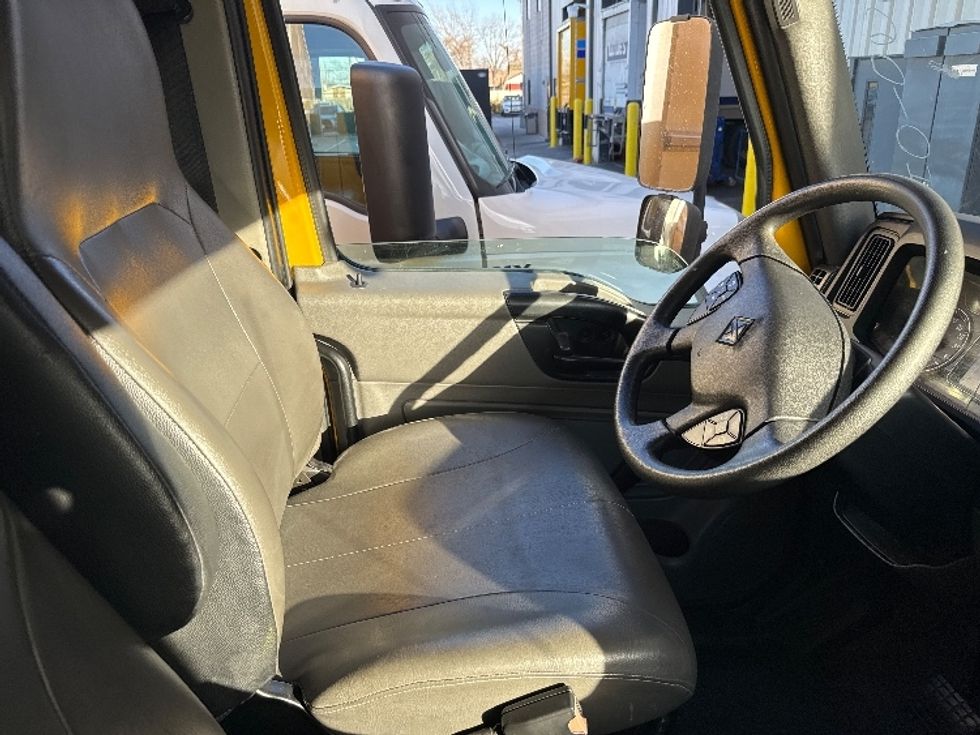 Medium Duty Box Truck-Light and Medium Duty Trucks-International-2021-MV607-Garland-TX-216,622\n\t\tmiles-$ 39,750 - Image 22