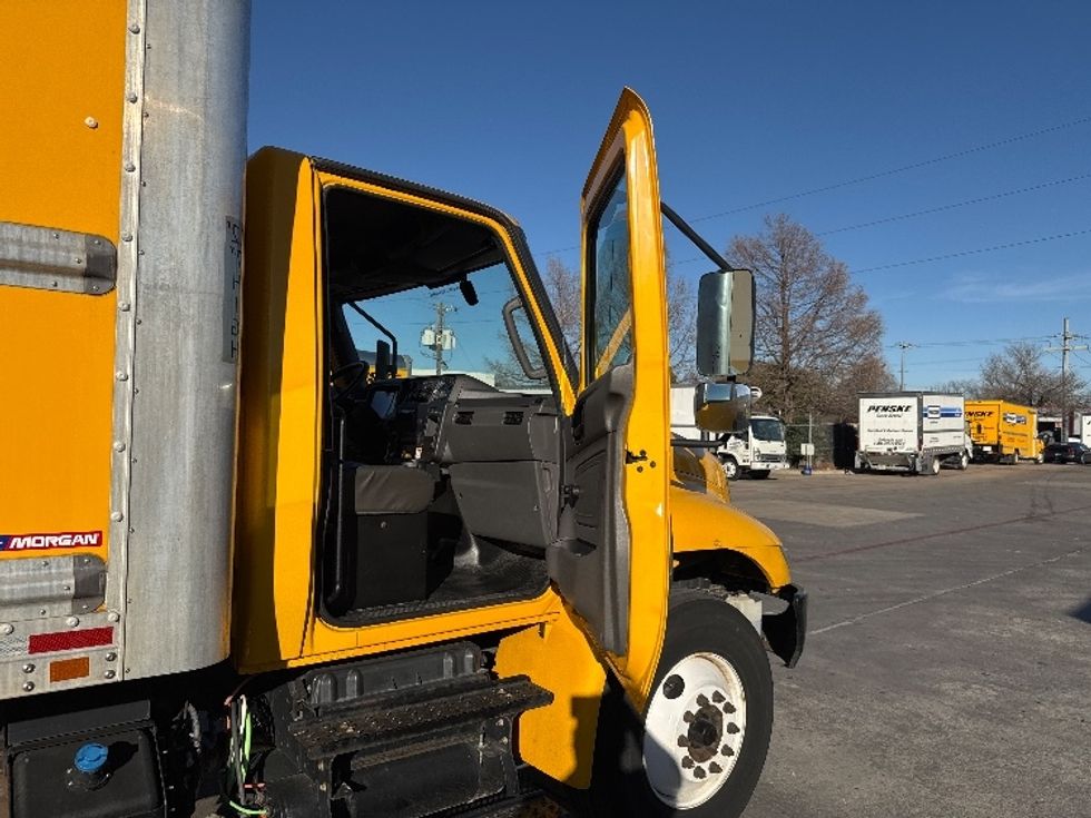 Medium Duty Box Truck-Light and Medium Duty Trucks-International-2021-MV607-Garland-TX-218,175\n\t\tmiles-$ 39,750 - Image 19