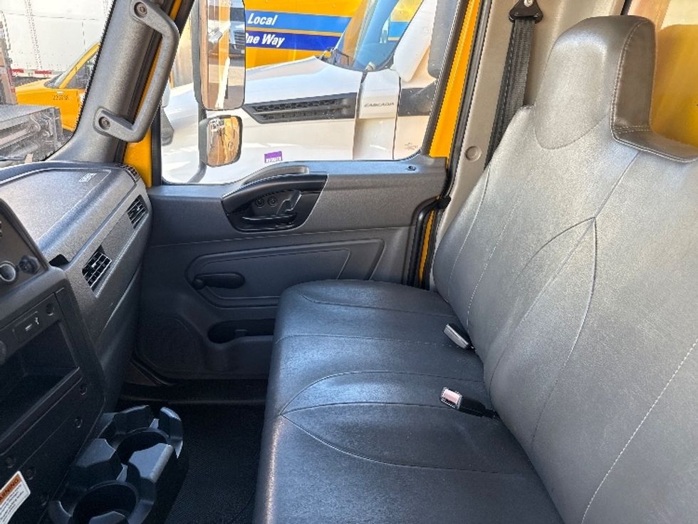 Medium Duty Box Truck-Light and Medium Duty Trucks-International-2021-MV607-Garland-TX-218,175\n\t\tmiles-$ 39,750 - Image 23