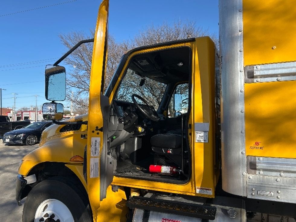 Medium Duty Box Truck-Light and Medium Duty Trucks-International-2021-MV607-Garland-TX-233,471\n\t\tmiles-$ 37,500 - Image 16