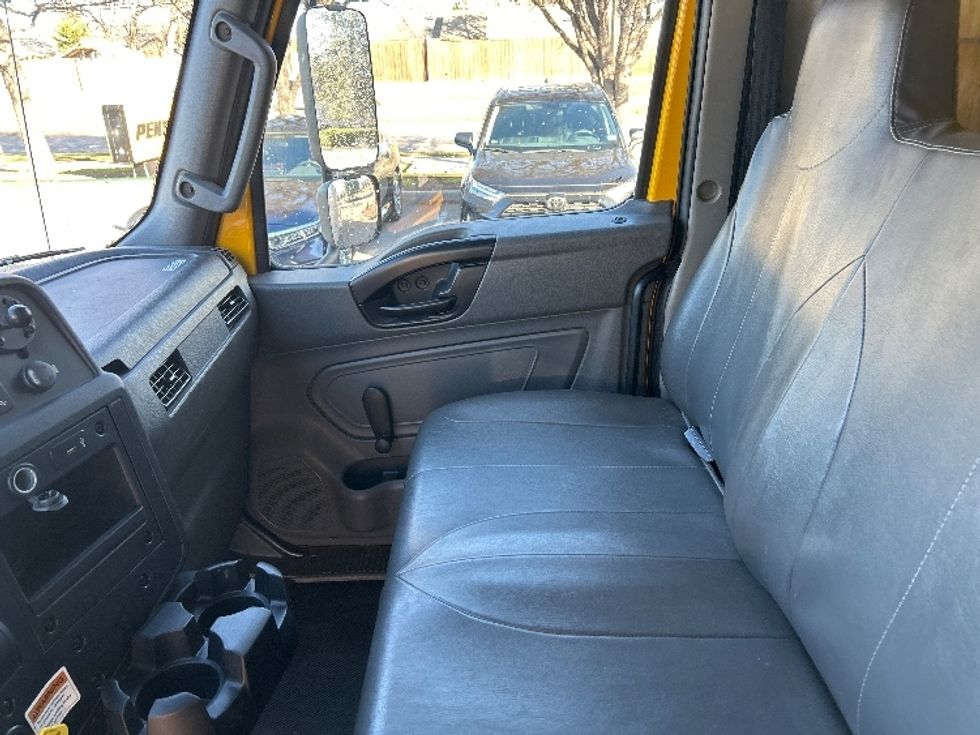 Medium Duty Box Truck-Light and Medium Duty Trucks-International-2021-MV607-Garland-TX-233,471\n\t\tmiles-$ 37,500 - Image 19