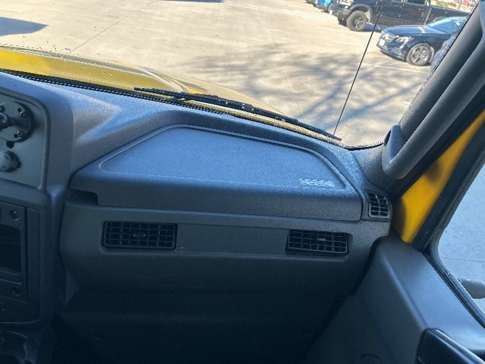 Medium Duty Box Truck-Light and Medium Duty Trucks-International-2021-MV607-Garland-TX-233,471\n\t\tmiles-$ 37,500 - Image 21