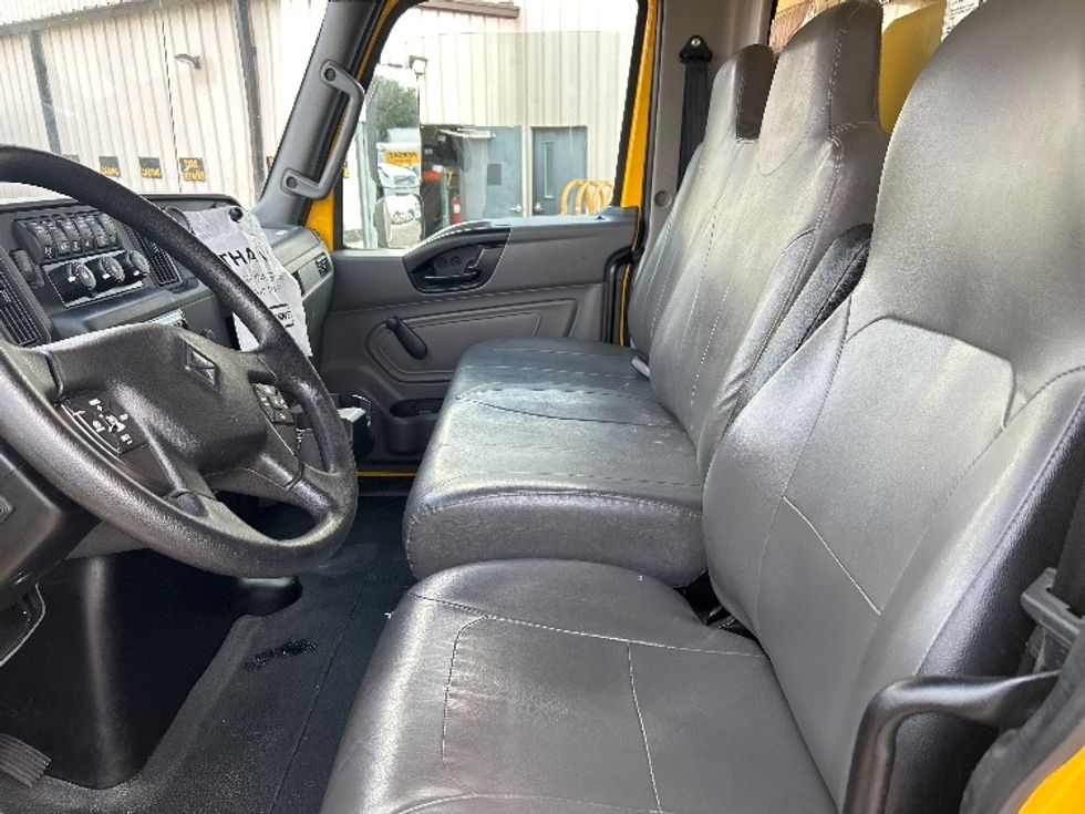 Medium Duty Box Truck-Light and Medium Duty Trucks-International-2021-MV607-Garland-TX-240,354\n\t\tmiles-$ 34,750 - Image 19