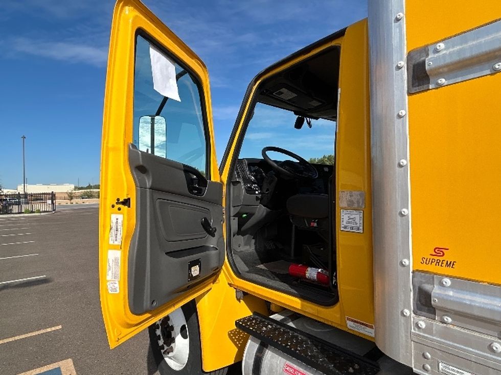 Medium Duty Box Truck-Light and Medium Duty Trucks-International-2021-MV607-Goodyear-AZ-233,331\n\t\tmiles-$ 37,500 - Image 16