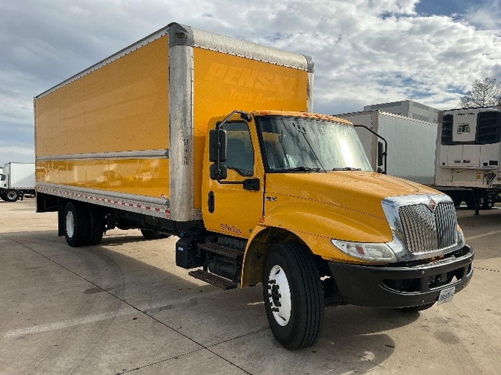 Medium Duty Box Truck-Light and Medium Duty Trucks-International-2021-MV607-Grand Prairie-TX-181,798\n\t\tmiles-$ 45,000 - Image 1