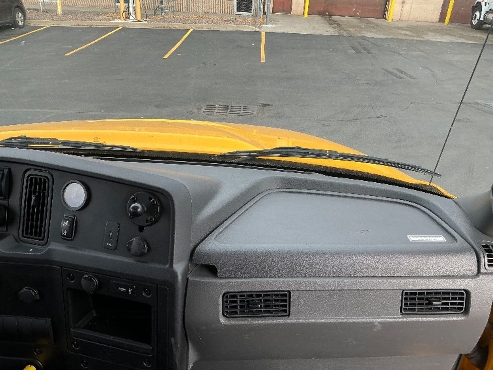 Medium Duty Box Truck-Light and Medium Duty Trucks-International-2021-MV607-Greeley-CO-186,995\n\t\tmiles-$ 38,000 - Image 20