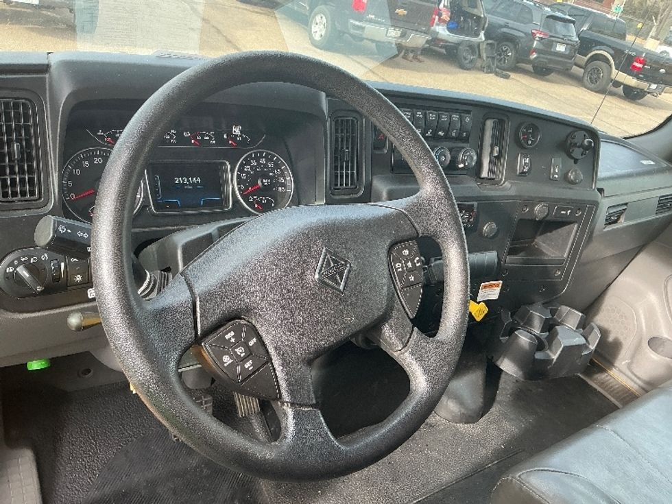 Medium Duty Box Truck-Light and Medium Duty Trucks-International-2021-MV607-Greeley-CO-213,145\n\t\tmiles-$ 40,250 - Image 18